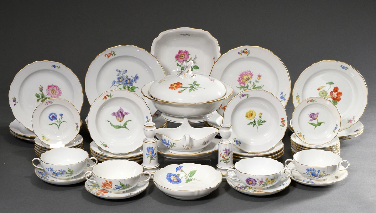 46 Pieces Meissen complementary service "Deutsche Blume", after 1950, consisting of: 1 lidded turee - Image 2 of 10