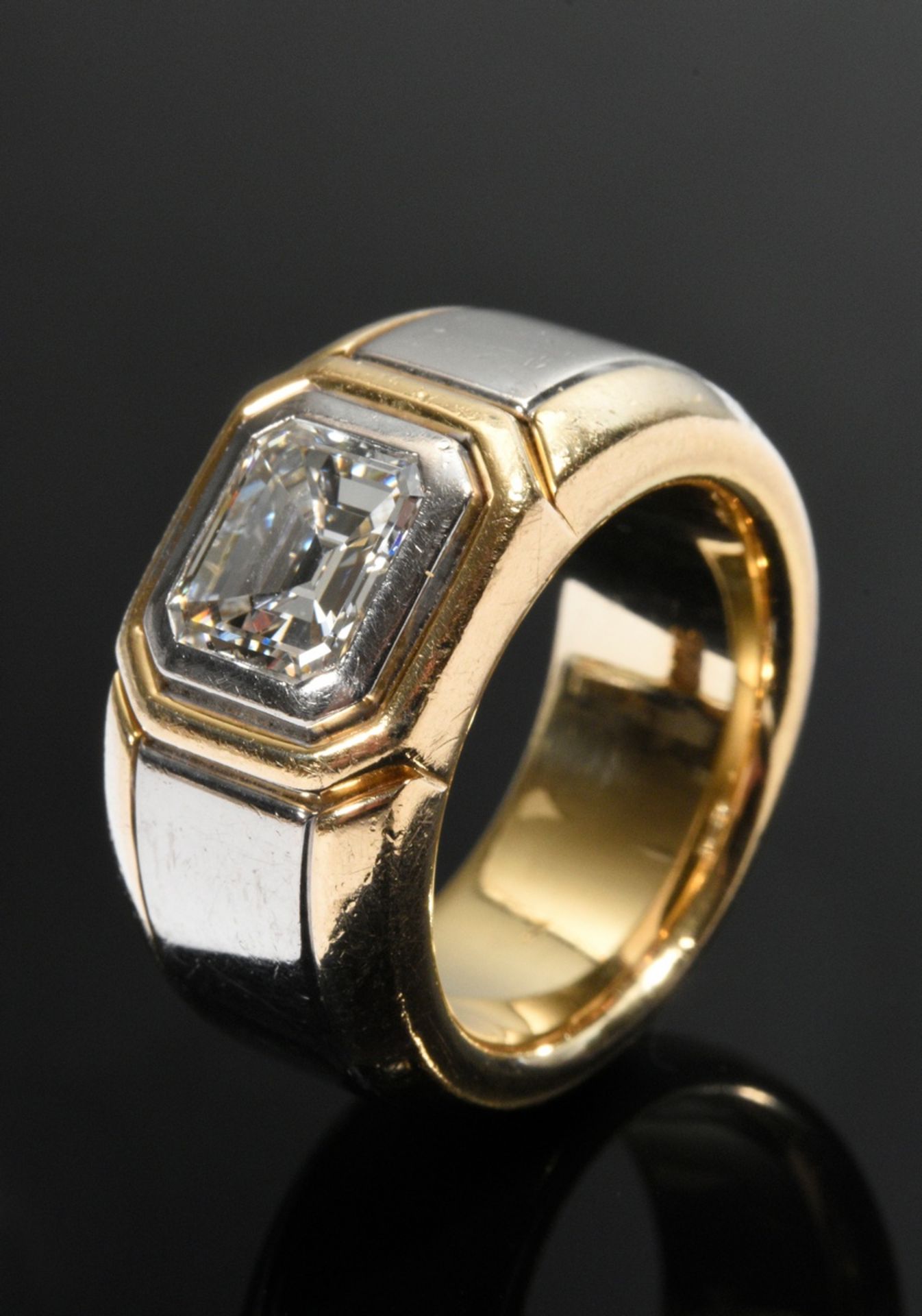 Wide yellow gold 750 and platinum ring with emerald-cut diamond solitaire (approx. 2.04ct/VVS-VS/W)