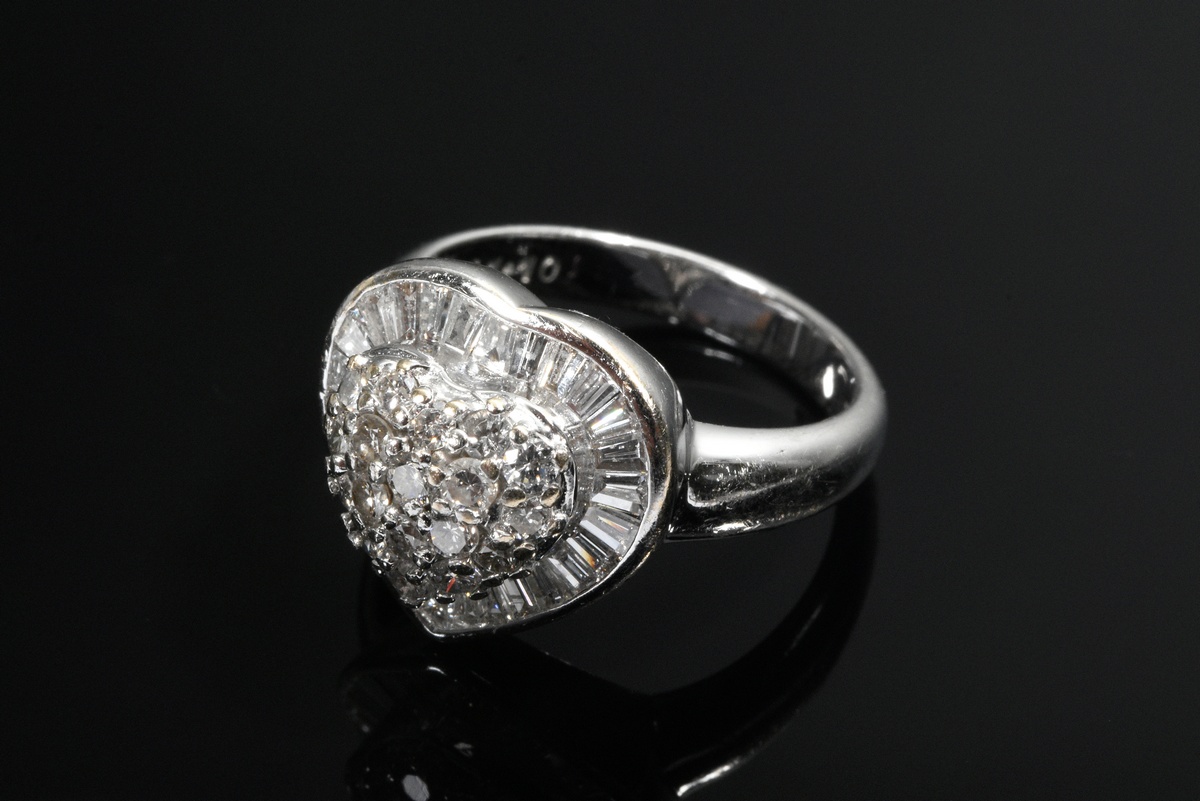 White gold 750 ring with brilliant-cut diamond heart (total approx. 0.40ct/VVS/W) in baguette diamo - Image 2 of 4