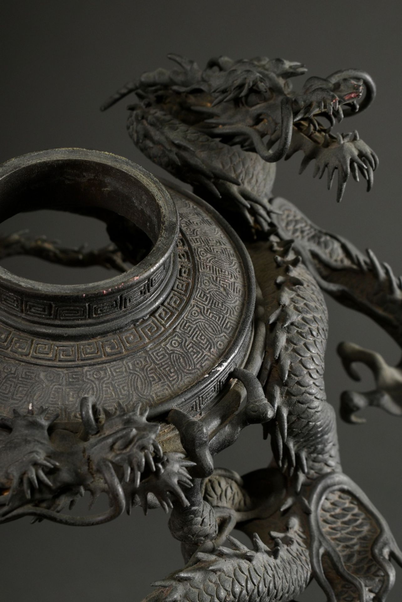 Three-part incense burner with sculpted dragon at the foot and on the wall, signed watakumo chûzo 渡 - Image 12 of 12
