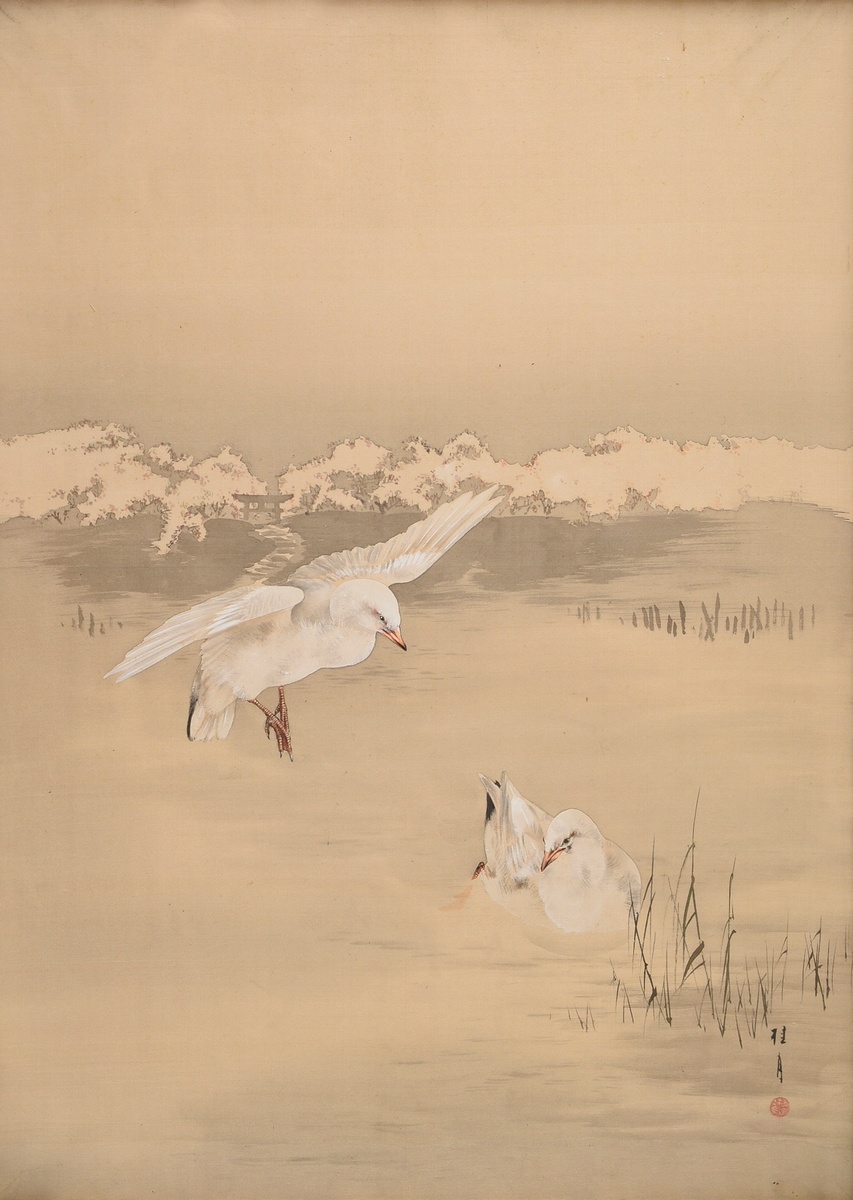Japanische Seidenmalerei "Möwen" in Eichenrahmen, u.r. Siegelsignatur, um 1900, 84,5x63,5cm, Rahmen