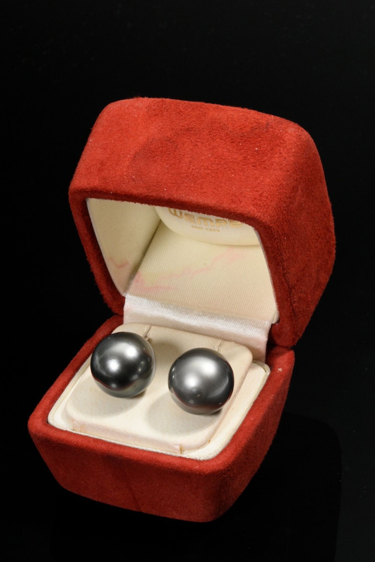 Pair of Wempe 750 white gold earrings with black Tahitian cultured pearl drops, 15.1g, Ø 16.2/16.3m - Image 3 of 3