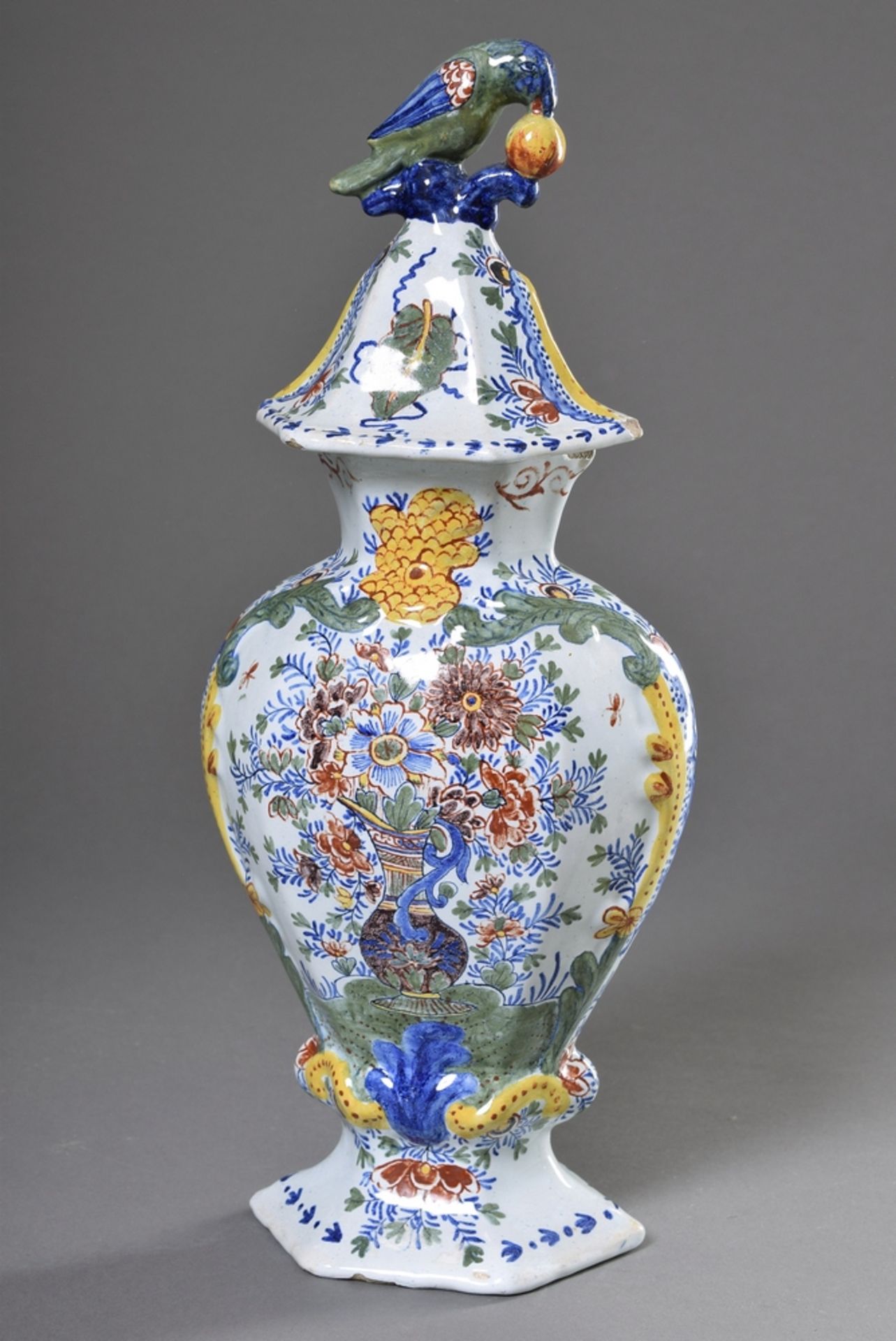 Antike Delft Deckelvase mit polychromer Bemalung und plastischem Papagei auf dem Deckel, De Paeuw,  - Bild 9 aus 13