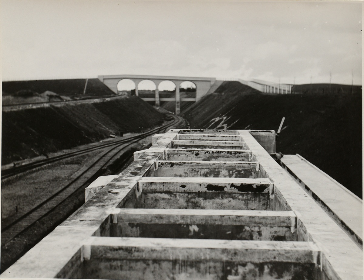 31 Renger-Patzsch, Albert (1897-1966) 'Concrete and bridge construction', photographs, stamped on v - Image 4 of 19