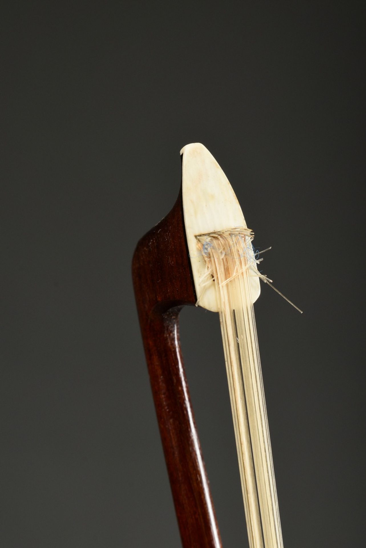 Meister Geigen Bogen, wohl Sachsen 1. Hälfte 20.Jh., ohne Brandstempel, oktogonale in runde Fernamb - Bild 7 aus 10