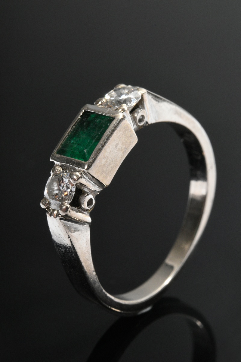 White gold 750 band ring with faceted emerald and diamonds (together approx. 0.40ct/SI-P1/TCR), 4g,