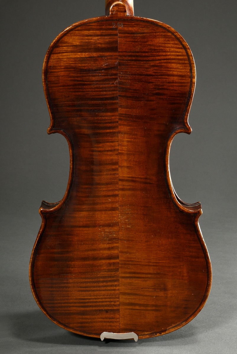 Deutsche Geige, wohl Sachsen um 1900, ohne Zettel, geteilter und geflammter Boden, spielbar, L. 59, - Bild 4 aus 13