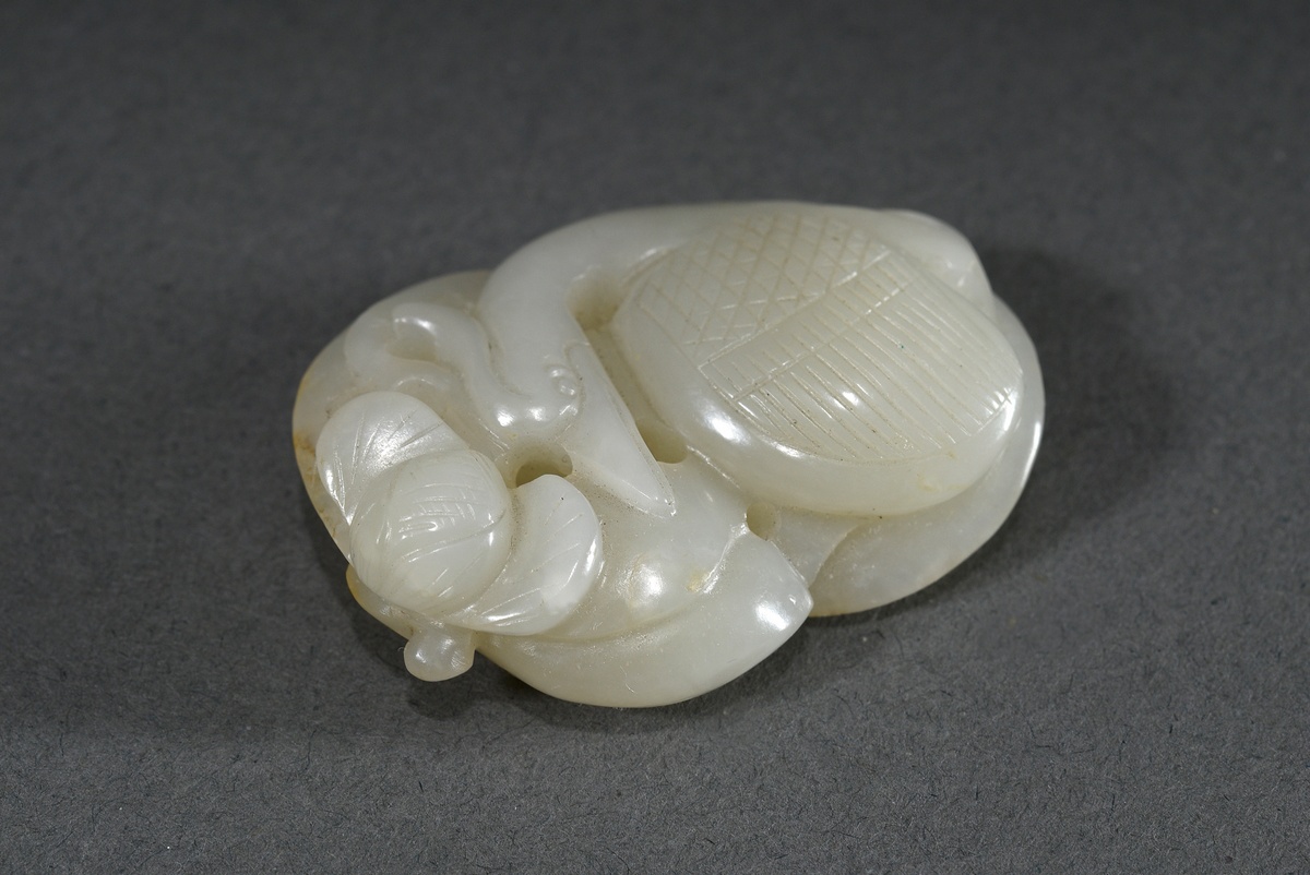 Bright jade toggle "Heron and mandarin duck on lotus leaf", China, 4.5x3.8x1.2cm - Image 2 of 4