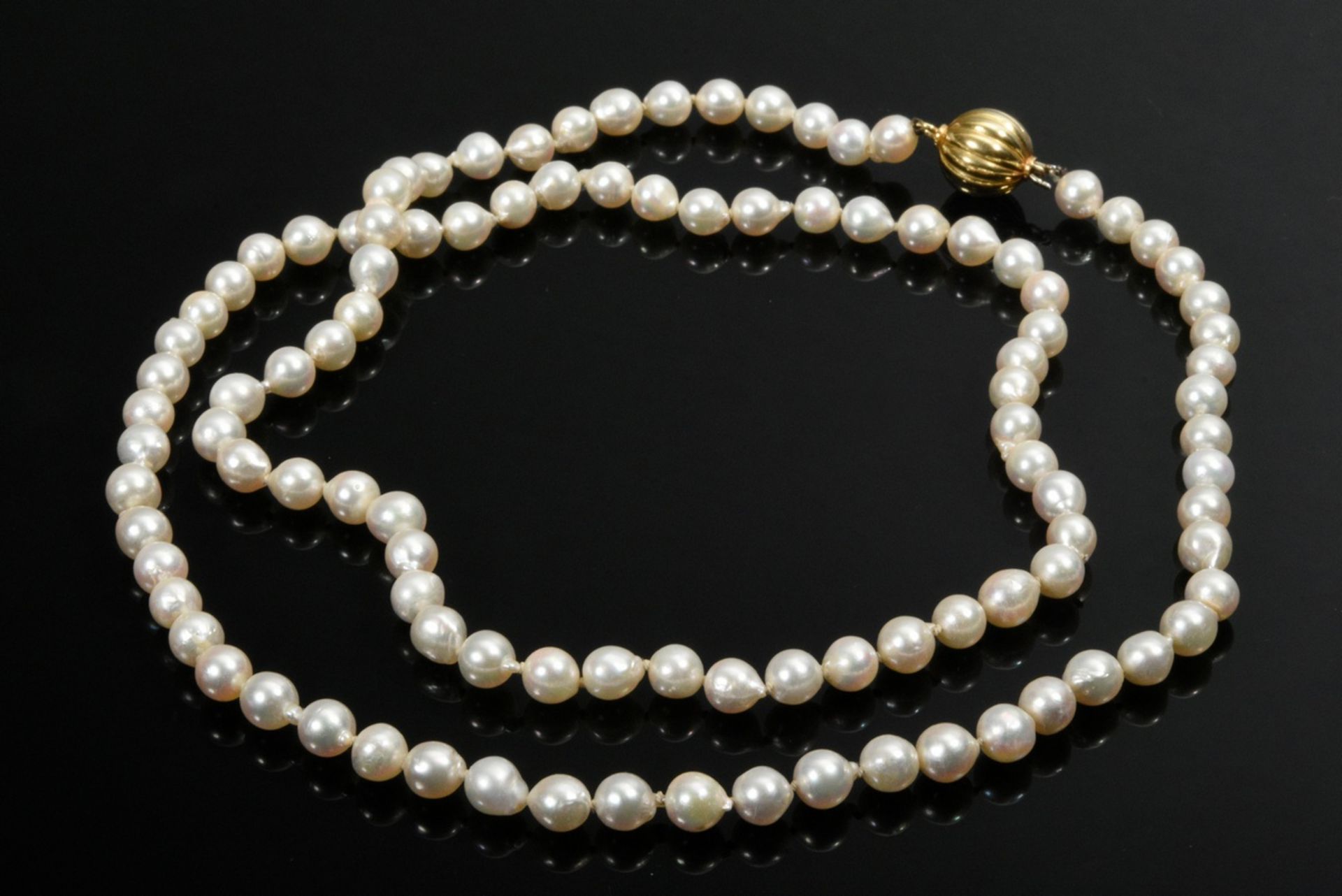 2 Pieces of jewelry made of baroque cultured pearls: three-row bracelet with rectangular yellow gol - Image 3 of 4