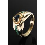 Yellow gold 585 band ring with sapphire heart and 8 emerald carrés, 4.6g, size 49