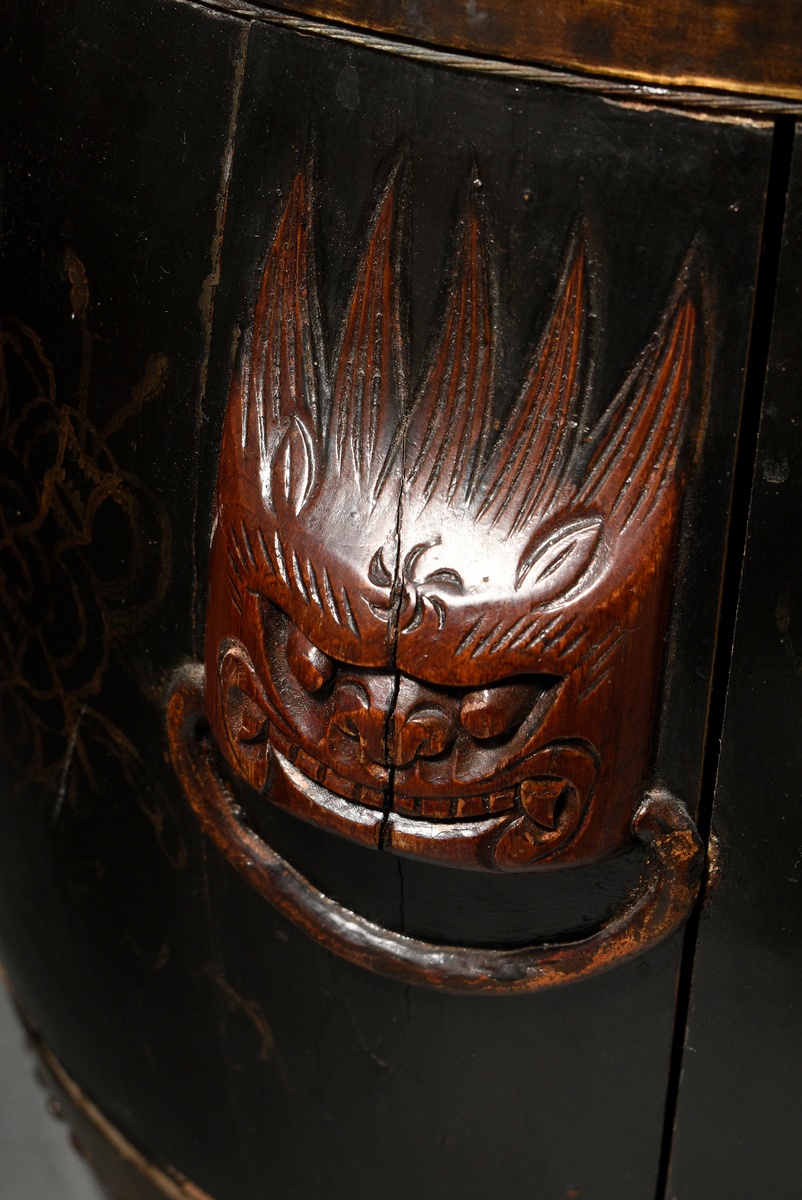 Vorratsfass in Trommelform mit eingepasstem Deckel und geschnitztem Dekor "Vier Fledermäuse" sowie  - Bild 3 aus 6