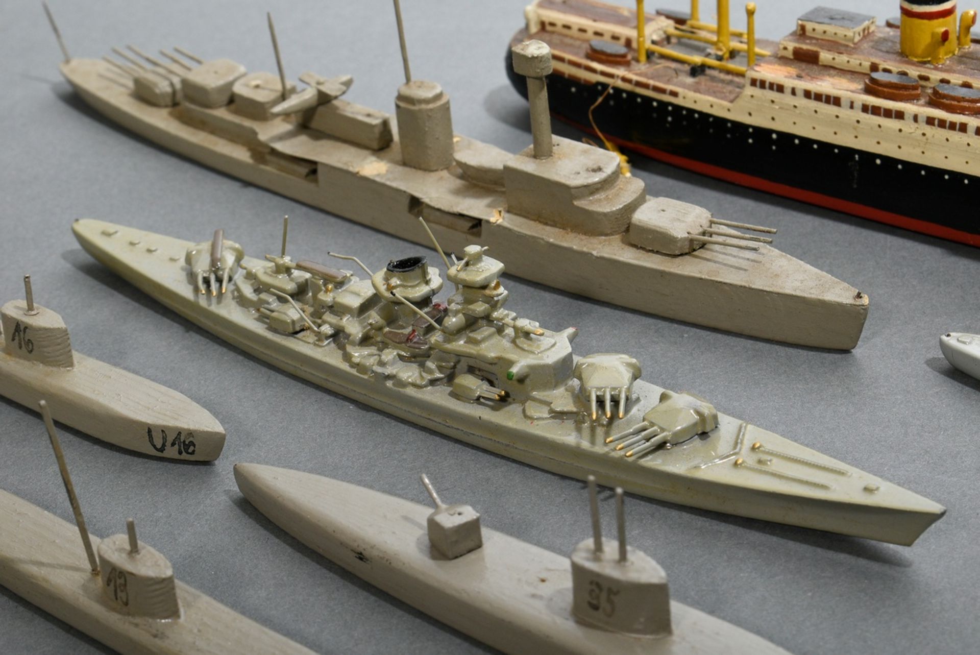 66 Wiking-Schiffsmodelle, z.T. in Originalschachtel, bestehend aus: 15 Modellboote (3x "Gneisenau S - Bild 11 aus 19