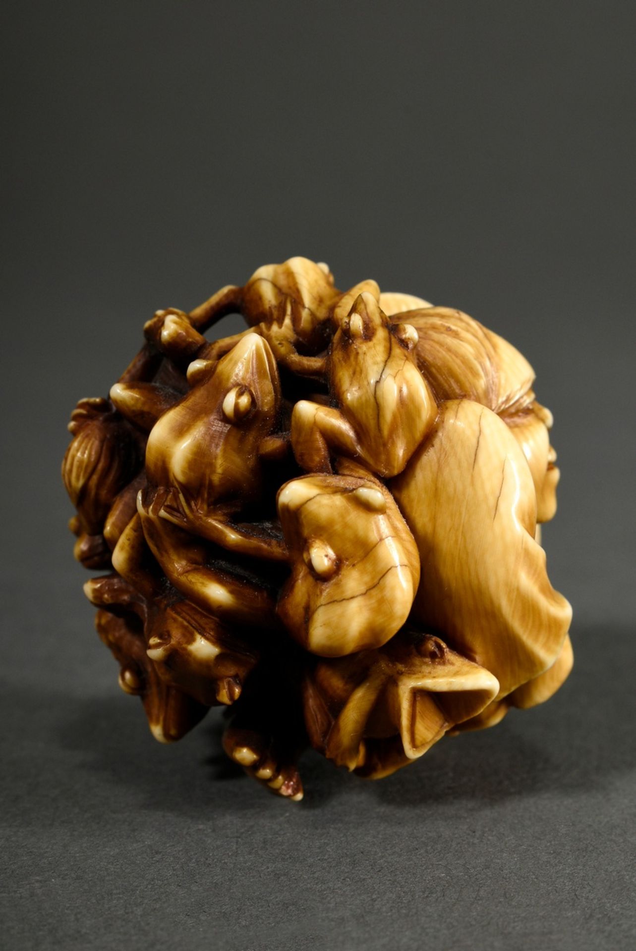 Ivory okimono in ball shape ‘Shamisen player with toads’, patinated, Japan Meiji period, around 190 - Image 2 of 7