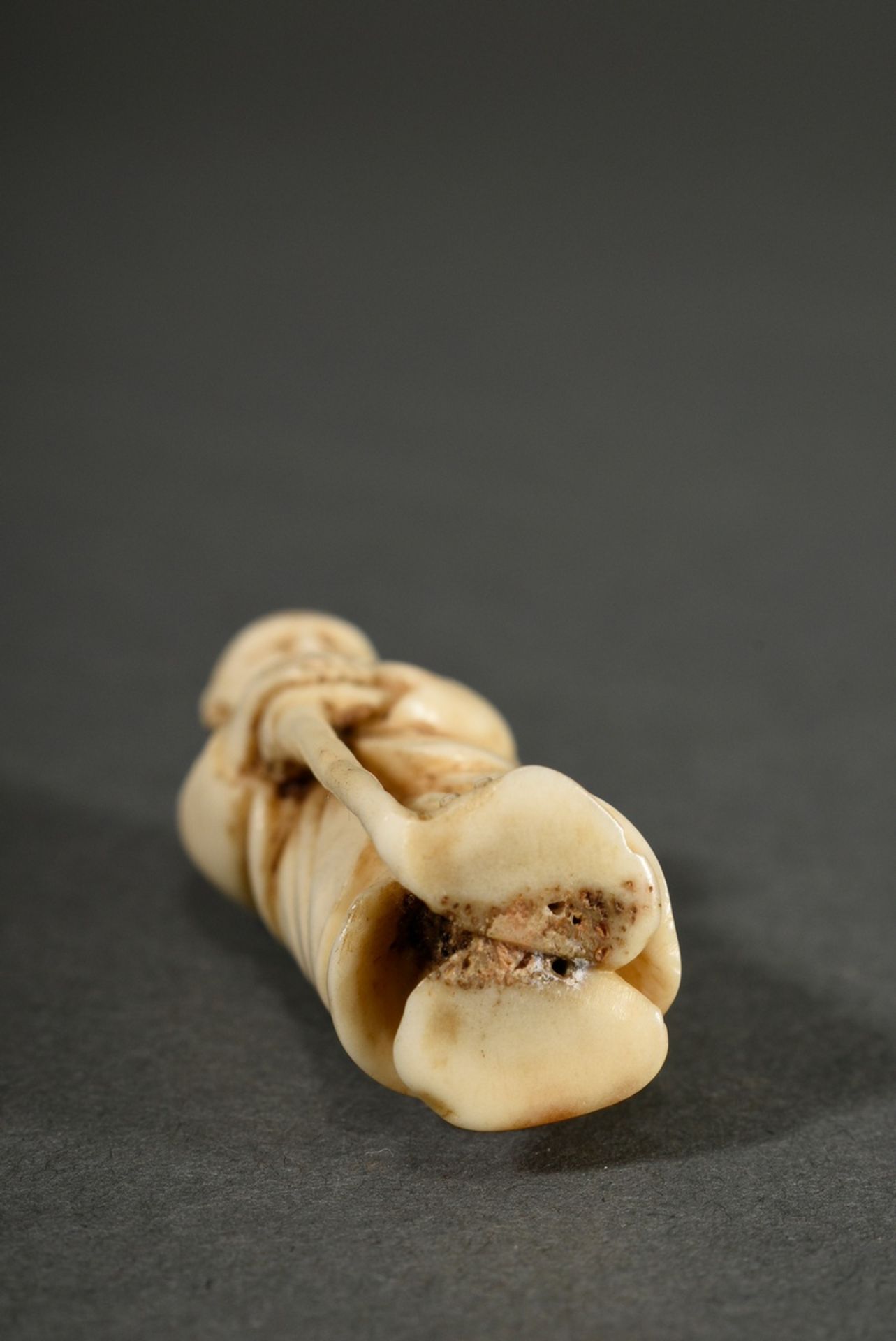 2 Various animal tooth netsuke: ‘Blind man with stick’ (h. 4.8cm) and ‘Sitting man with clam’ (h. 3 - Image 5 of 9