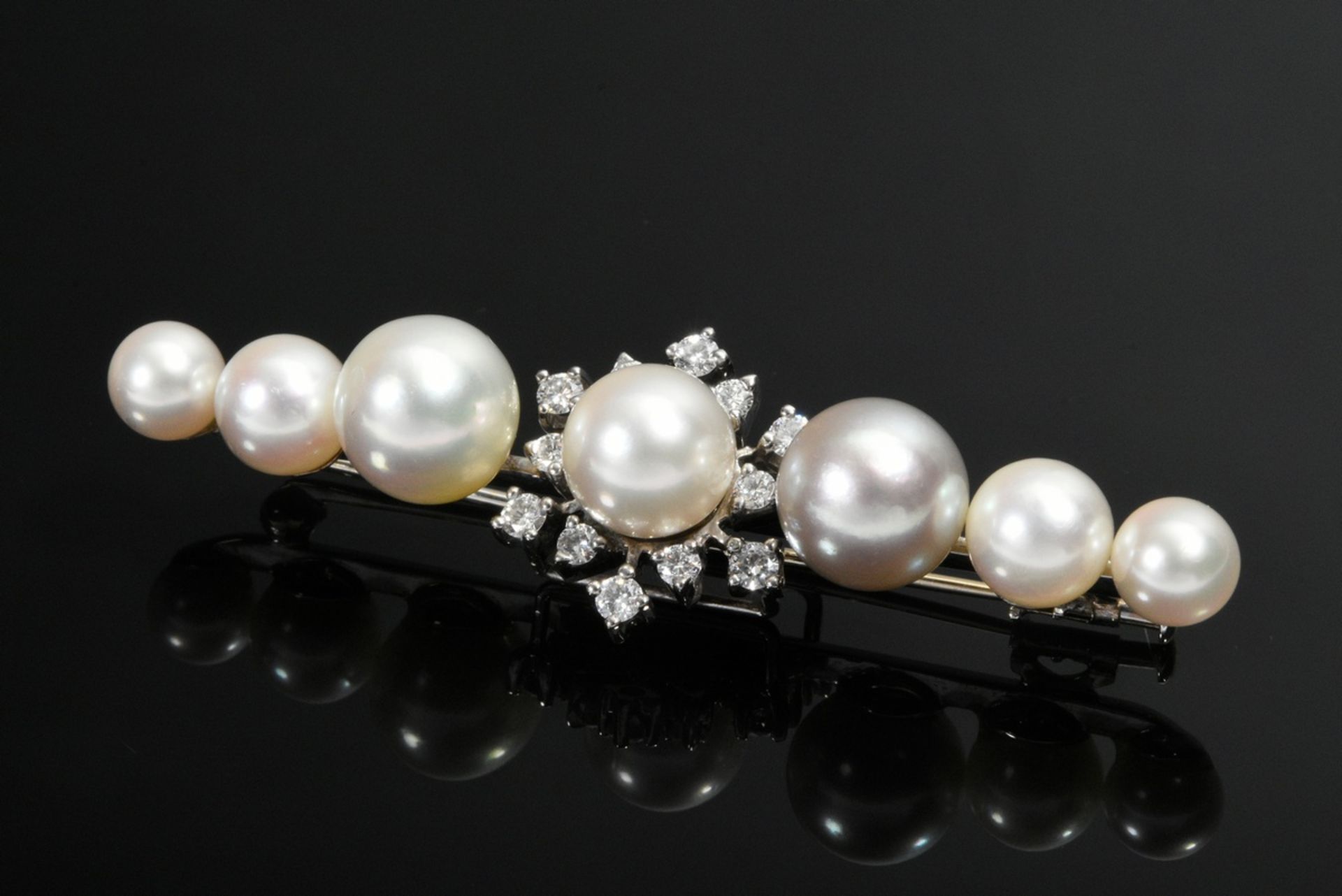White gold 585 bar needle with cultured pearls (Ø 6-9.3mm) and central brilliant-cut snowflake (tog