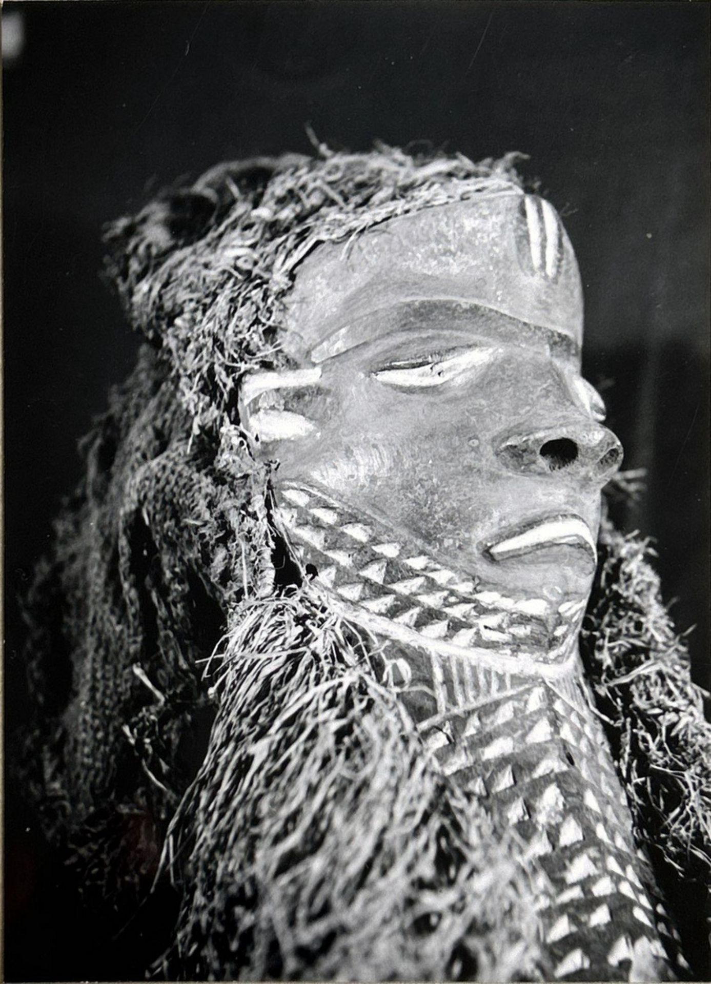Kiwoyo Maske der Pende, Zentral Afrika/ Kongo (DRC), frühes 20.Jh., Holz mit Pigmentspuren und Pfla - Bild 16 aus 19