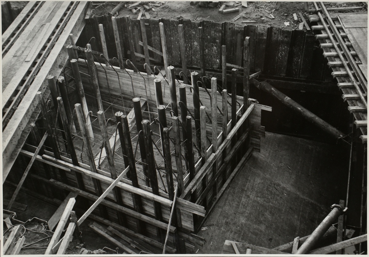 31 Renger-Patzsch, Albert (1897-1966) 'Concrete and bridge construction', photographs, stamped on v - Image 18 of 19