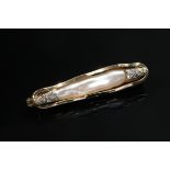 Handmade yellow gold 585 needle with elongated freshwater pearl and small diamond roses in platinum