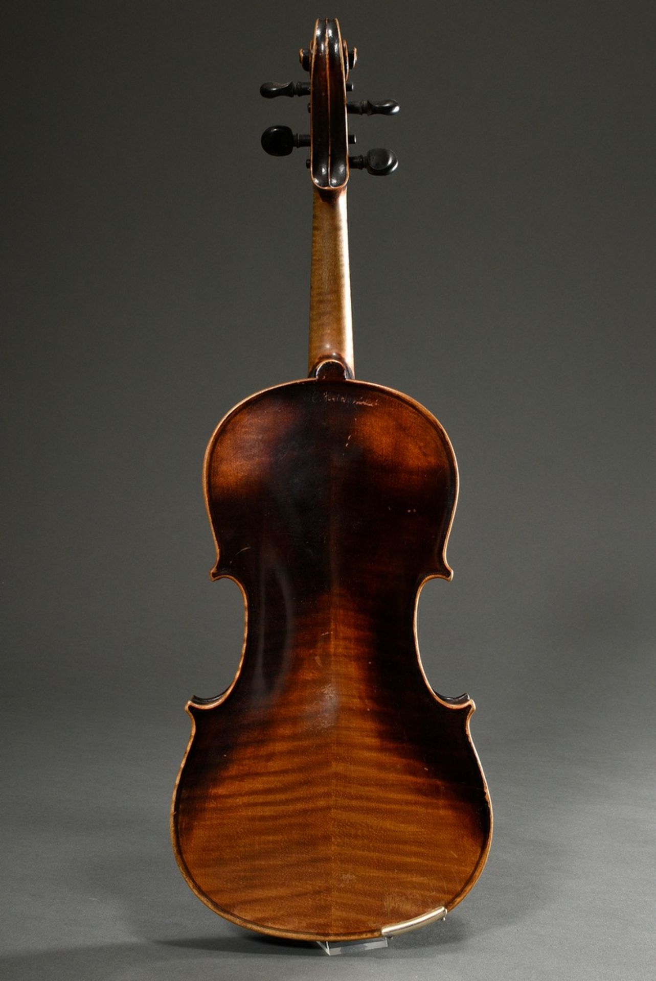 Deutsche Geige, wohl Sachsen um 1900, ohne Zettel, geteilter und leicht geflammter Boden, spielbar, - Bild 3 aus 8