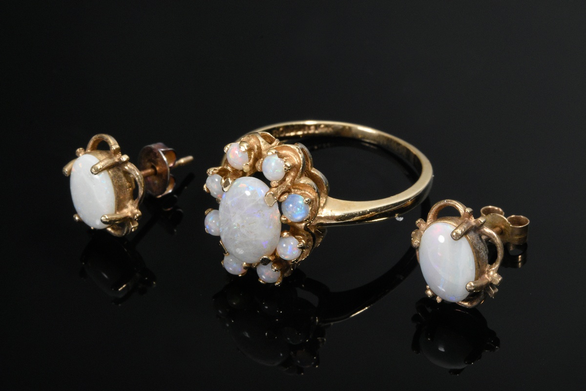 3 Various pieces of jewelry with opal cabochons: Yellow gold 585 blossom ring (3.4g, size 56) and p