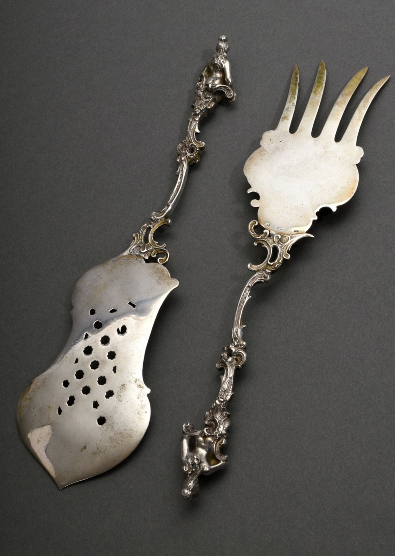 2 Pieces opulent Neo-Rococo fish serving cutlery with sculptural figurative handles and fish relief - Image 2 of 6