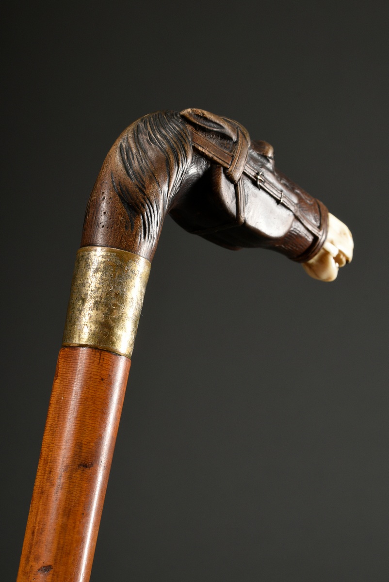 Walking stick with finely carved crutch ‘horse head’, boxwood with glass eyes and ivory mouth, bras - Image 4 of 7