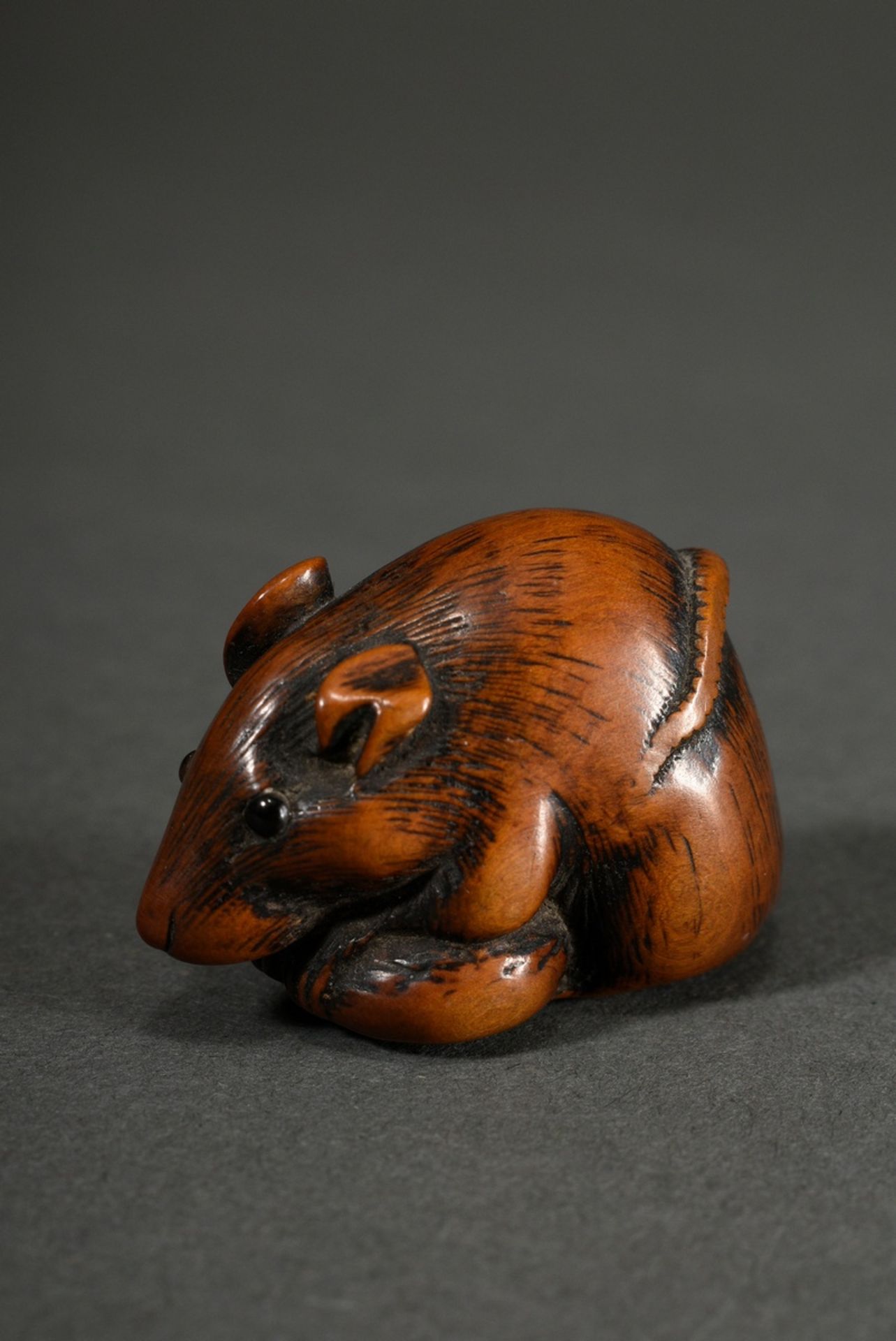 Boxwood netsuke "Rat with chestnut", inlaid horn eyes, beautiful patina, Japan, h. 2.9cm, old broke - Image 2 of 6
