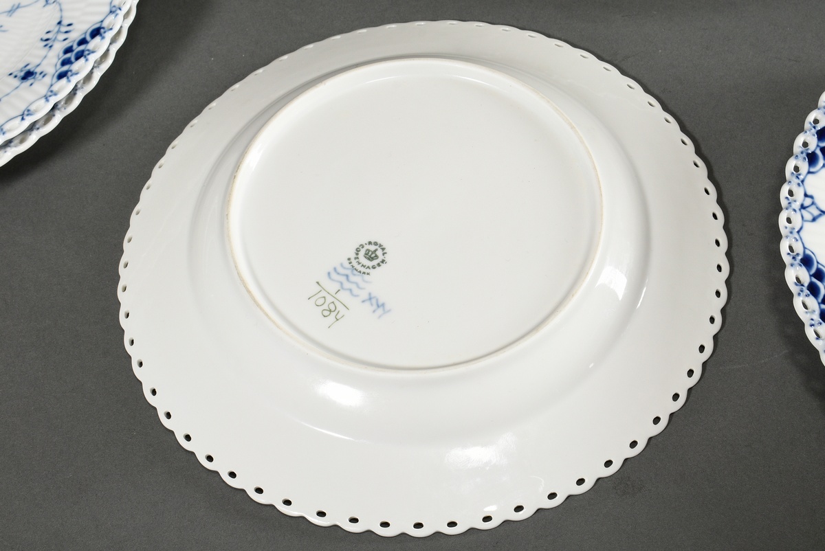 12 Royal Copenhagen "Musselmalet full lace" dinner plates (11x 1084, 1x 624), Ø 25cm - Image 3 of 4