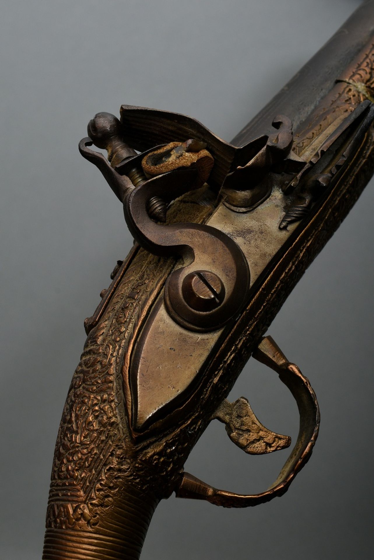 2 Ottoman muzzle loading flintlock pistols, smooth bore with engraved brass overlay, calibre 14mm,  - Image 3 of 8