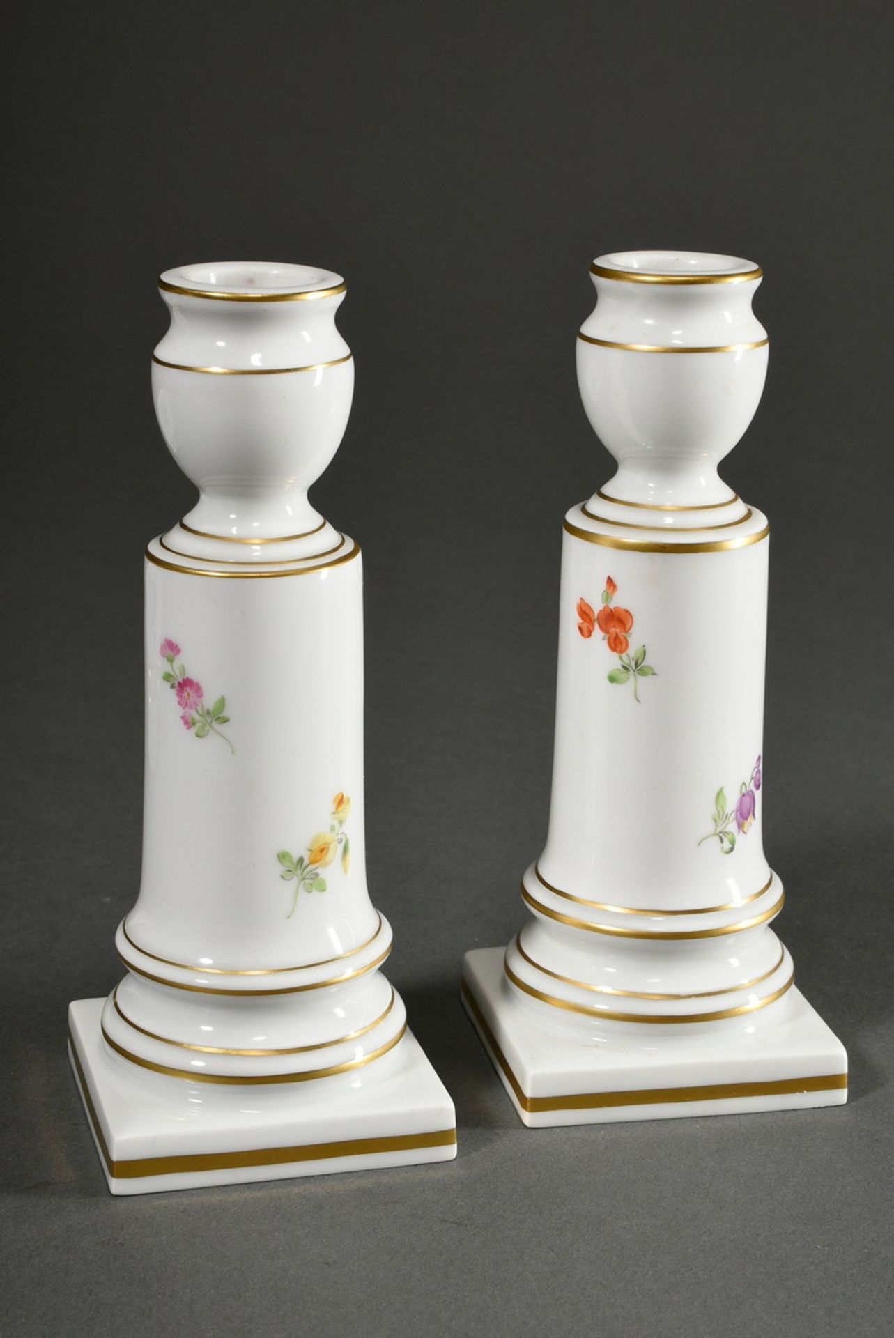 4 Various pieces Meissen "Deutsche Blume", after 1950: 2 oval platters (27x23cm) and 2 candlesticks - Image 8 of 9