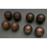 4 Diverse Paare Boulle Kugeln mit Dekorbeschlag aus Eisen-, Messing- und Kupfernägeln, Frankreich u