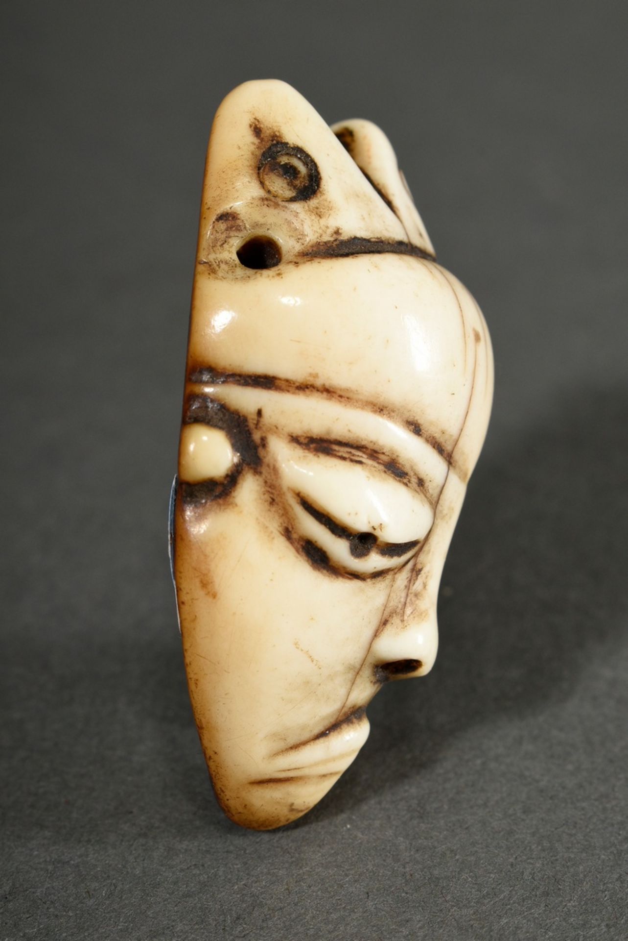 Small ivory pendant of the Pende, Central Africa/ Congo (DRC) approx. 1900, h. 4.8cm, slightly rubb - Image 4 of 8