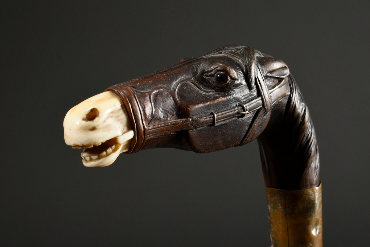 Walking stick with finely carved crutch ‘horse head’, boxwood with glass eyes and ivory mouth, bras - Image 3 of 7