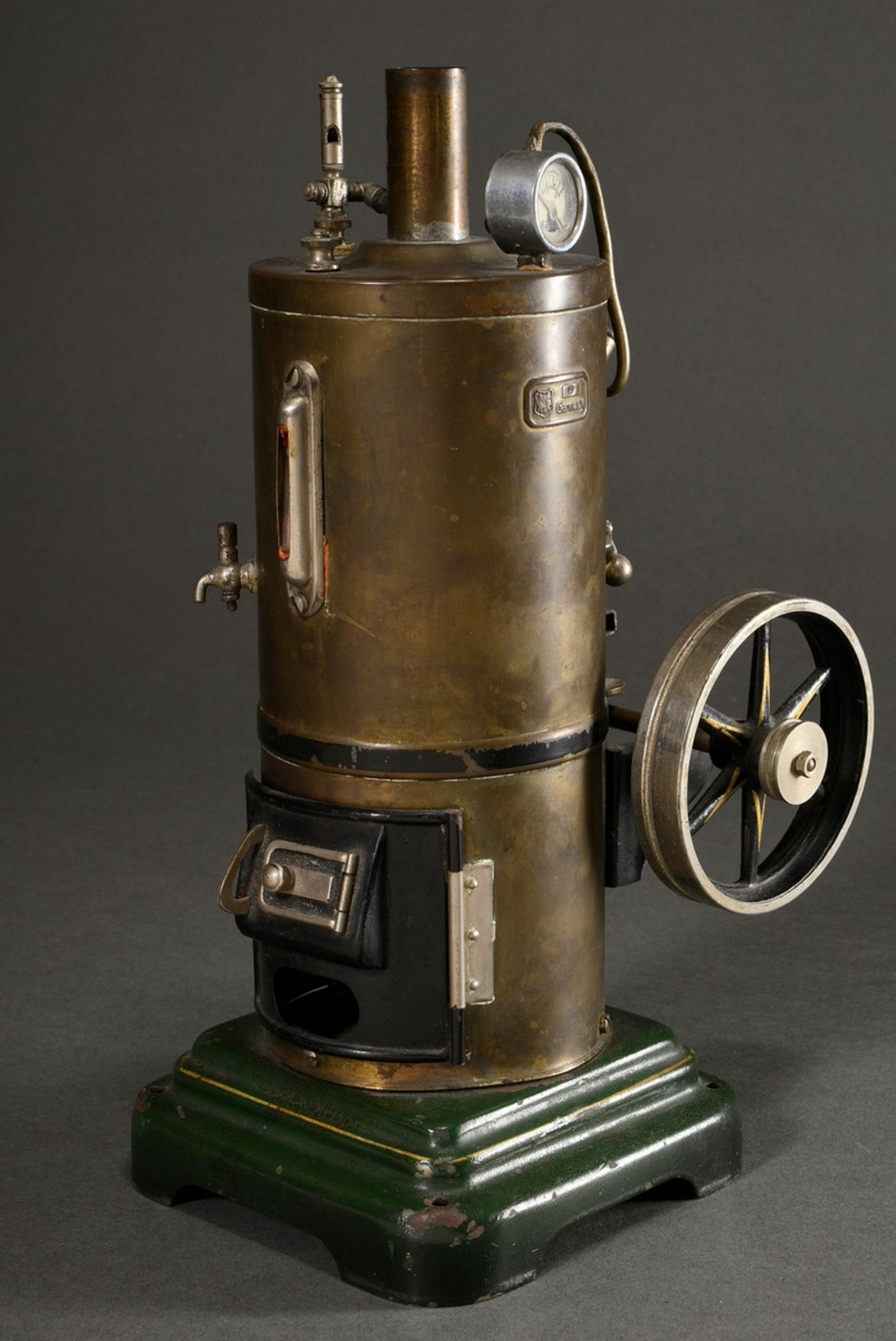 Stationäre Märklin Dampfmaschine, stehende Dampfmaschine mit schwarz lackierter Feuertüre und verni - Bild 2 aus 6