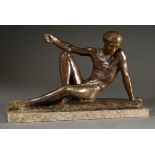 Scheibe, Richard (1879-1964) "Liegender Narziss" 1952, Bronze patiniert, auf Marmorsockel (leicht b