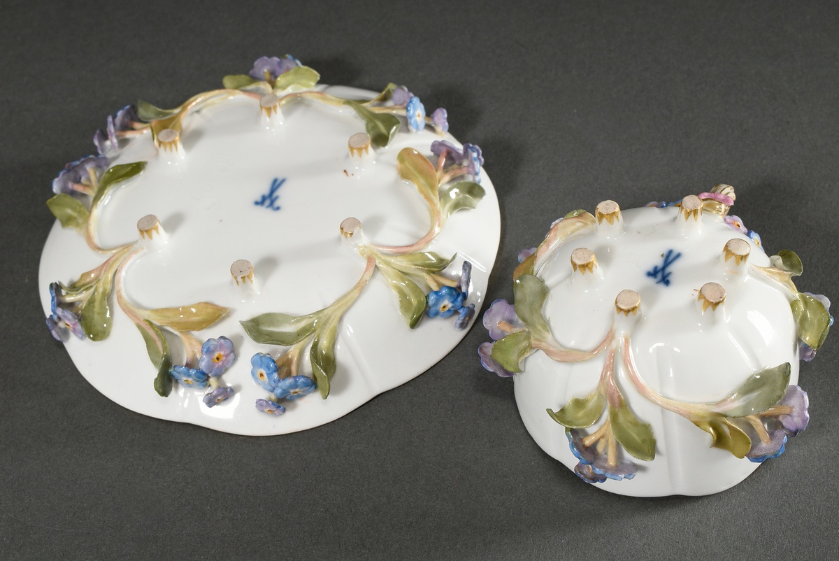 3 Pieces Meissen: Mocha cup/ saucer with relief flowers (h. 4cm, 1 blossom chip.) and 2 Trembleuse  - Image 8 of 8
