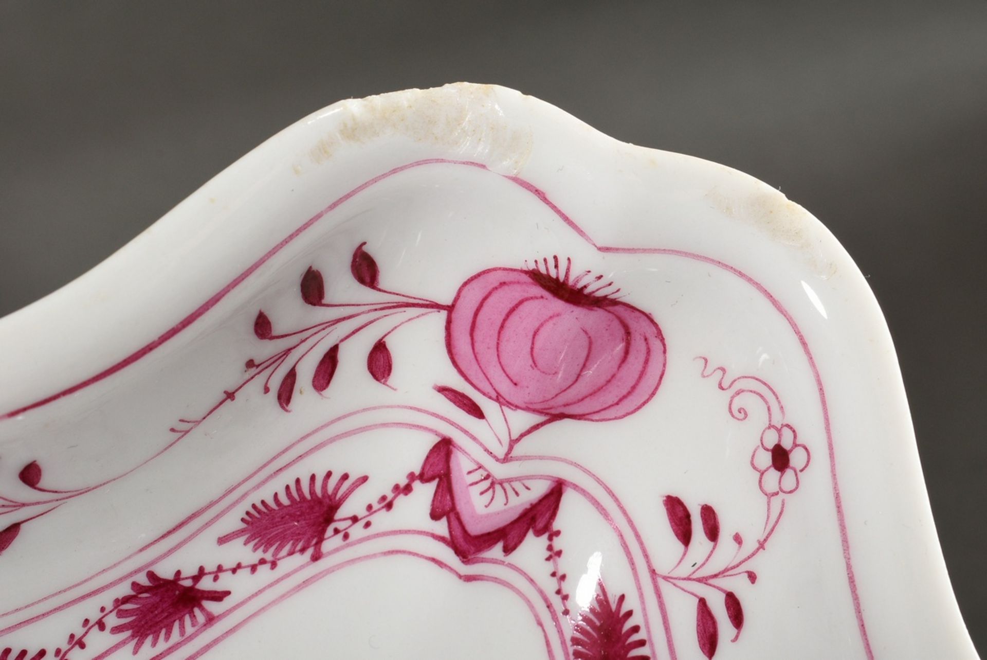 65 Pieces rare Meissen dinner service "Zwiebelmuster Pink", custom made around 1900, consisting of: - Image 23 of 27