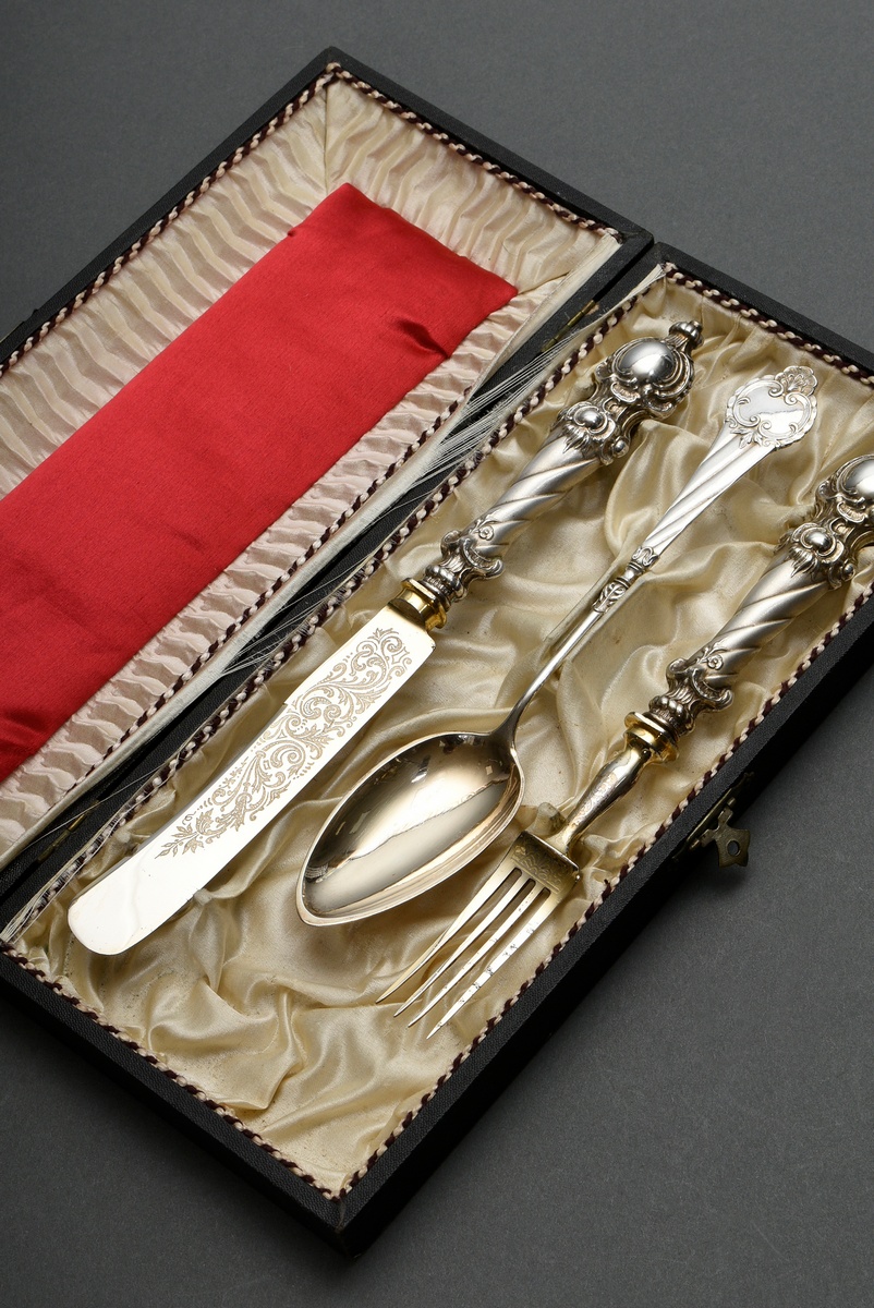 Three-piece christening cutlery set: knife, fork and spoon with opulent handles and florally engrav - Image 2 of 6