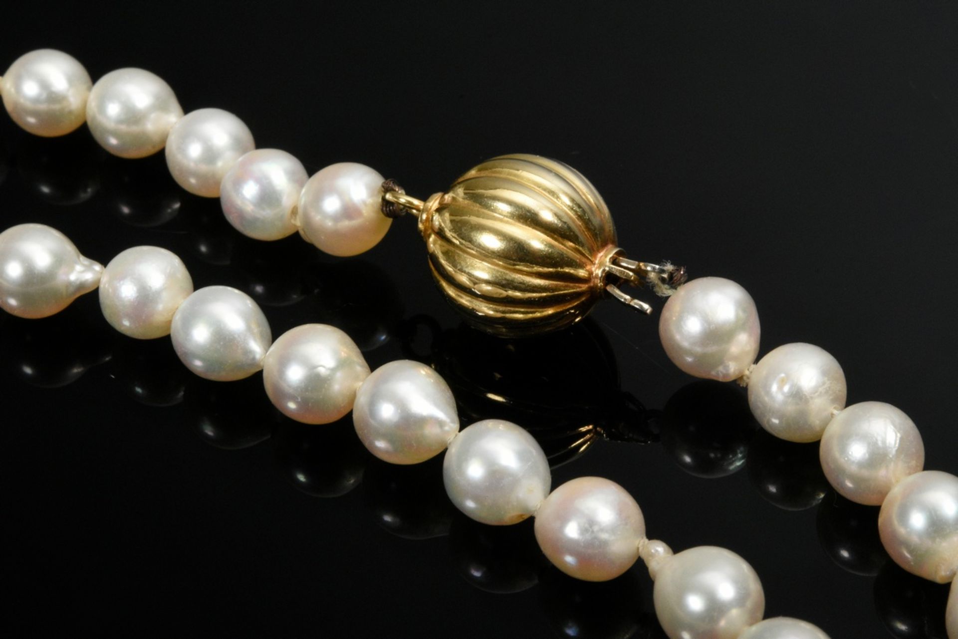 2 Pieces of jewelry made of baroque cultured pearls: three-row bracelet with rectangular yellow gol - Image 4 of 4