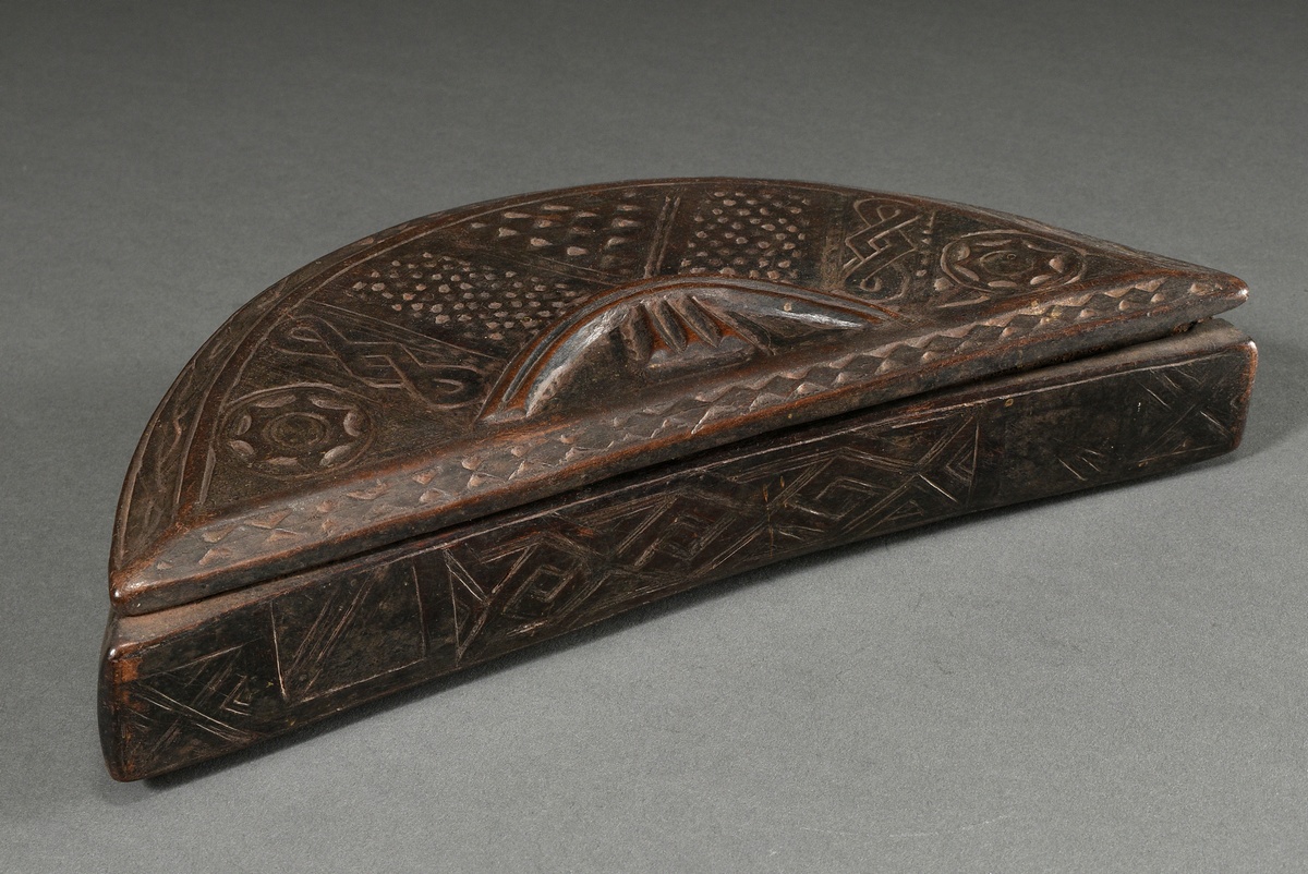 Fine tukula box from Kuba, Central Africa/ Congo (DRC), probably early 20th c., crescent-shaped woo - Image 3 of 6