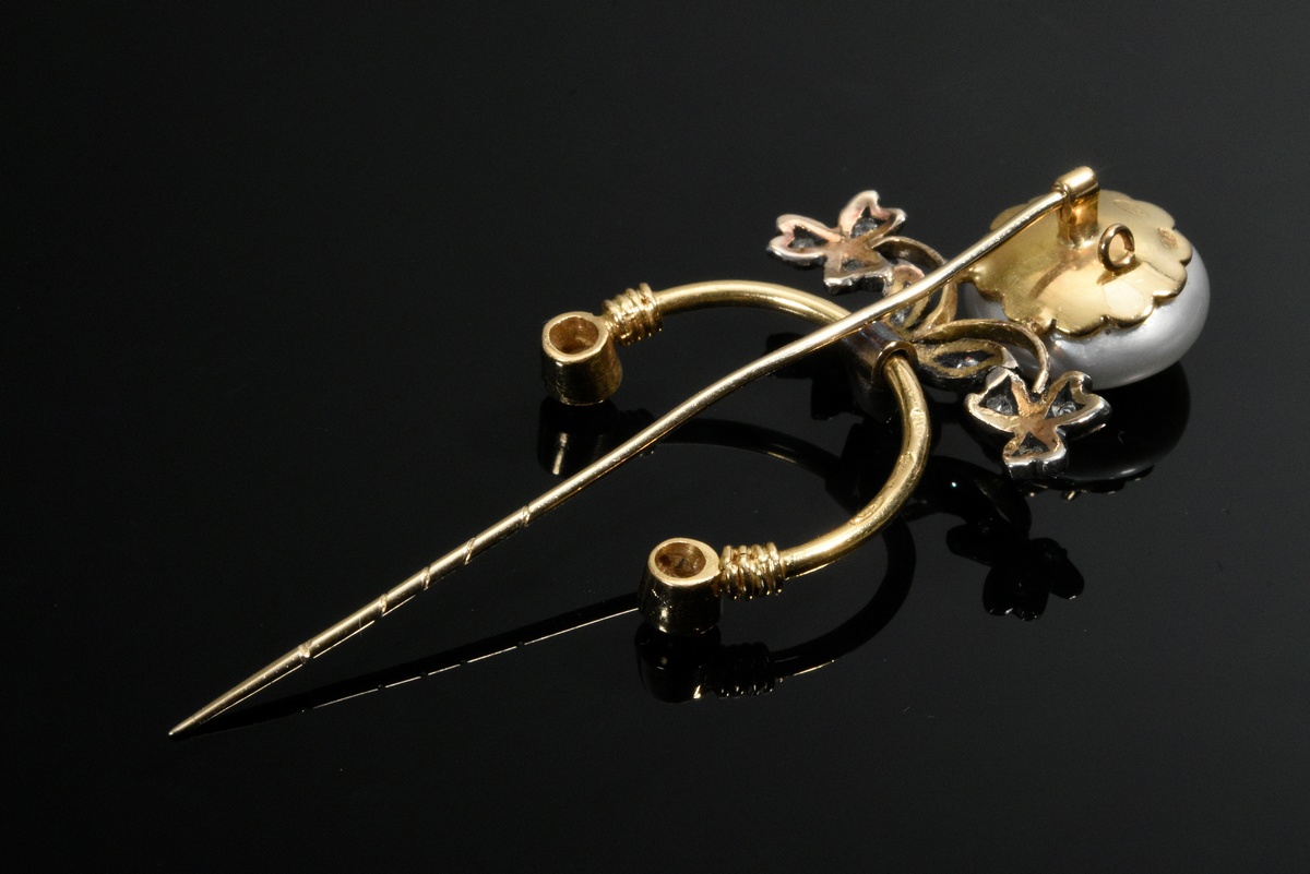Yellow gold 800/585/750 needle with bouton pearl and 2 small river pearls as well as antique floral - Image 3 of 3