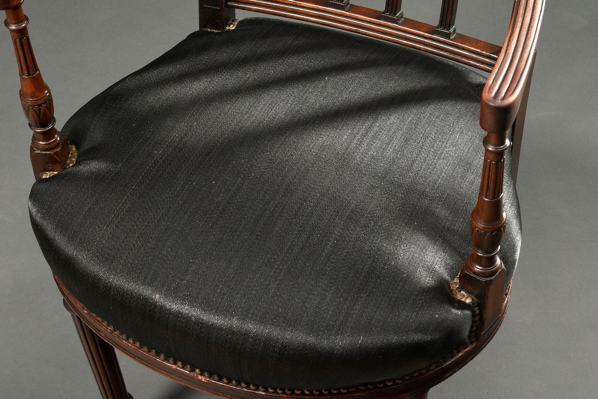 Decorative mahogany armchair with finely carved frame and horsehair upholstery, England 19th centur - Image 4 of 6