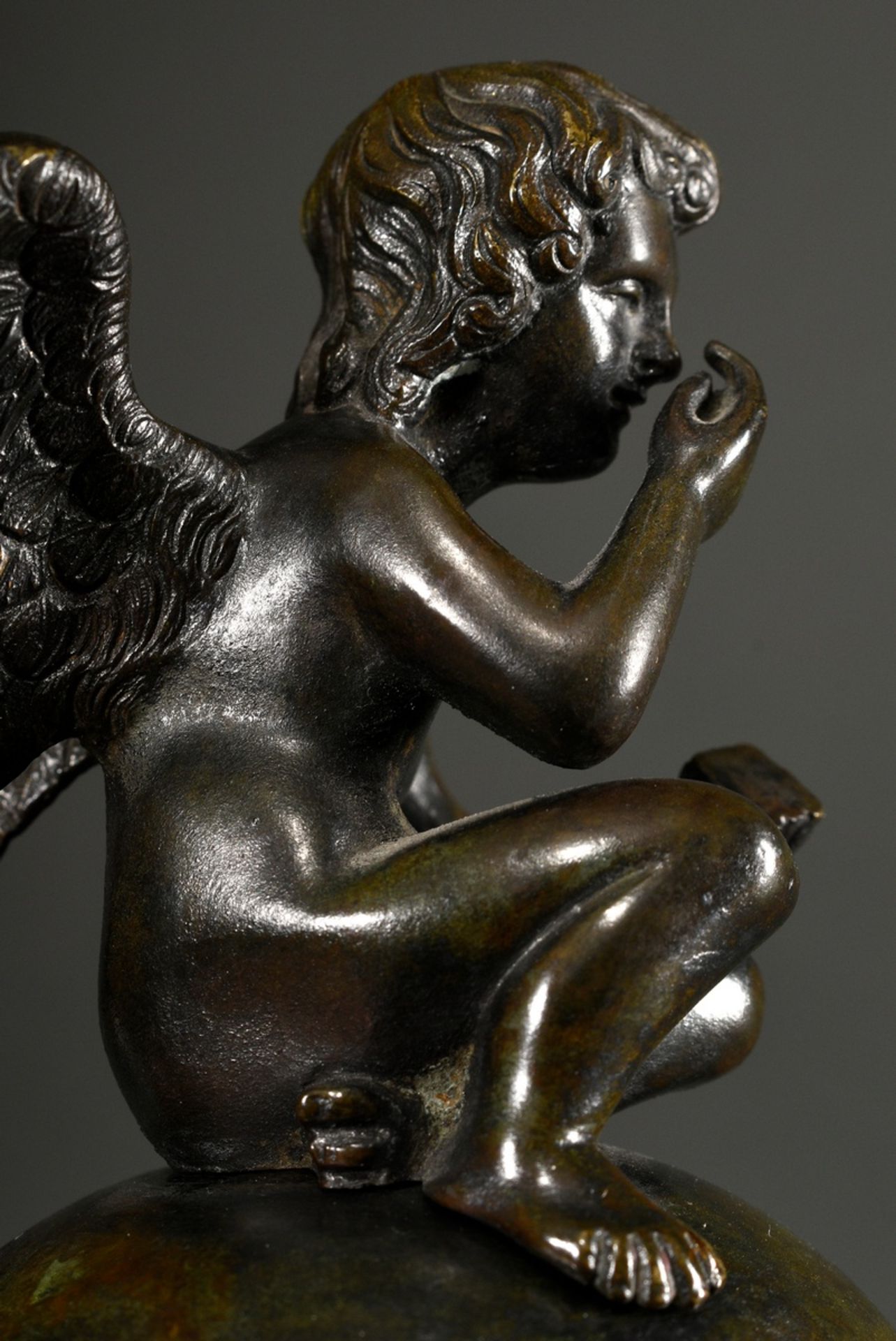 Bronze inkwell after a Renaissance model, fluted bowl with dog heads and lid with sculptural armour - Image 6 of 7