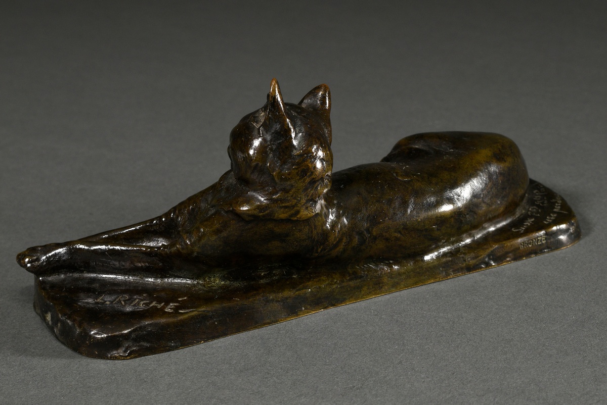 Riché, Louis (1877-1949) "Reclining Cat", patinated bronze, sign. on the plinth, foundry mark "Suss - Image 2 of 7