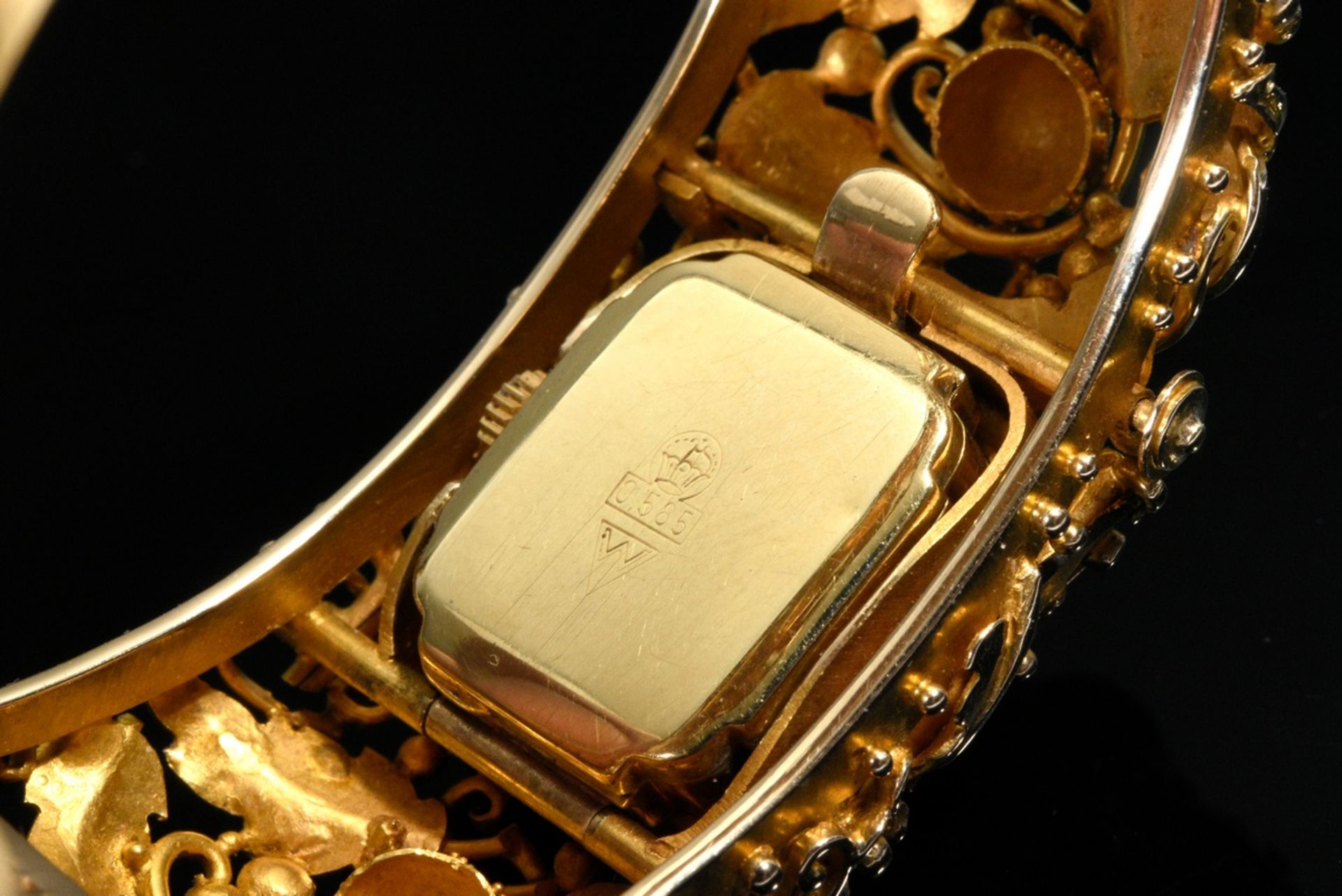 Ovale Gelbgold 585 Armspange mit versteckter Wagner Uhr unter Klappdeckel, allseitige Blatt- und Bl - Bild 4 aus 6