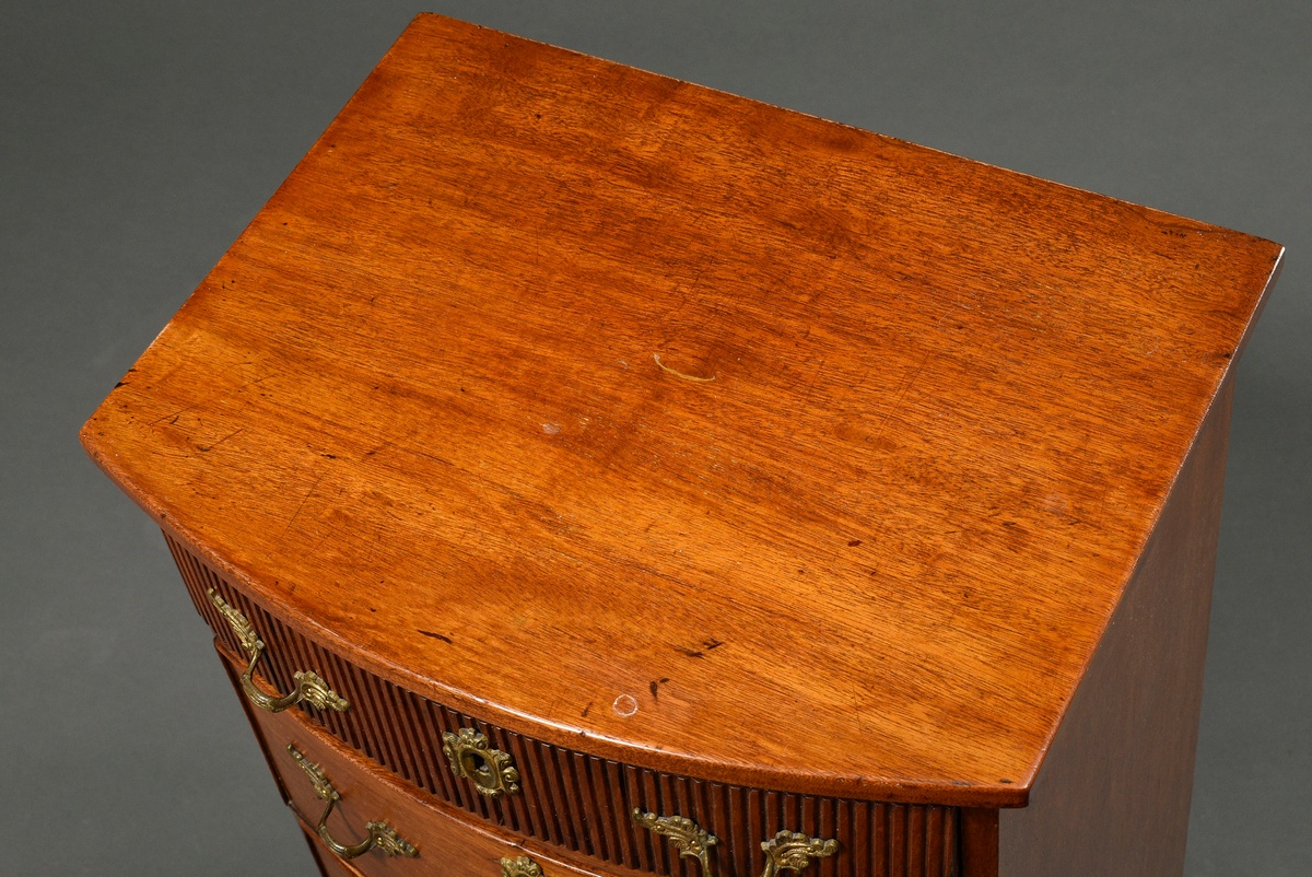 Small pier chest of drawers with 4 drawers and rounded front and vertically grooved top on pressed  - Image 3 of 7