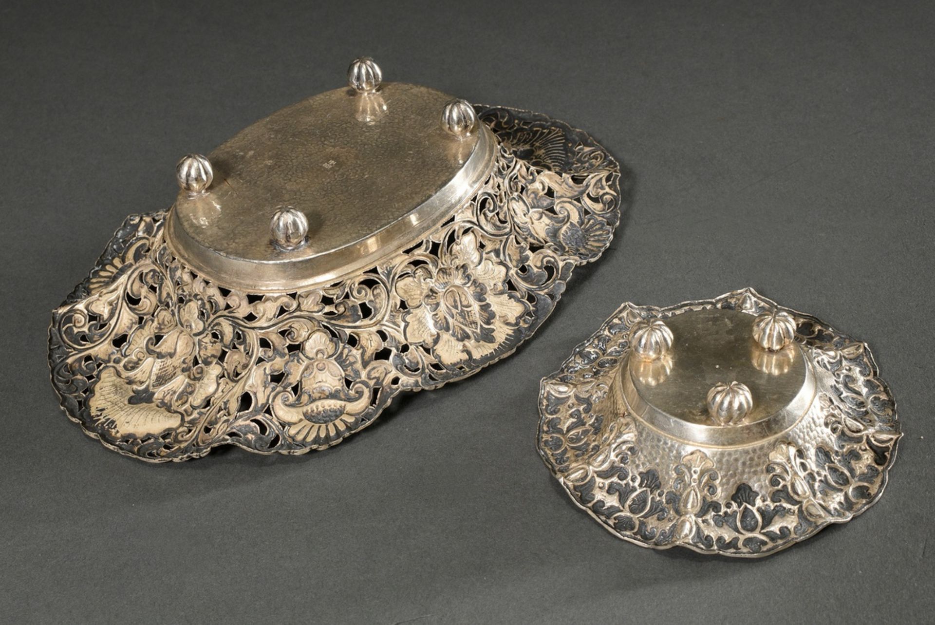 2 various small bowls with floral decor on ball feet, Java, silver, 192g, Ø 10cm, 20x13.5cm, signs  - Image 2 of 7