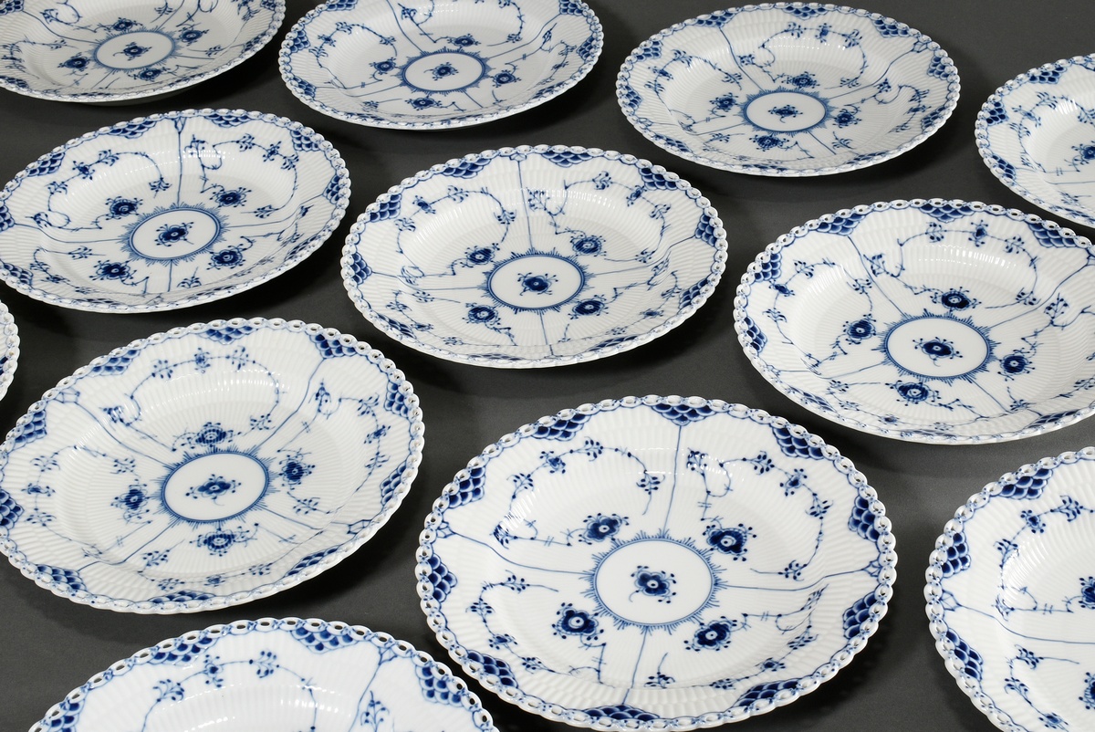12 Royal Copenhagen "Musselmalet full lace" dinner plates (11x 1084, 1x 624), Ø 25cm - Image 2 of 4