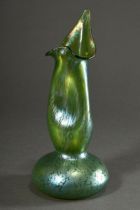 Loetz Wwe. Vase in vegetabiler sog. Rosensprenkler Form mit hohem dreifach eingedelltem Hals und gr