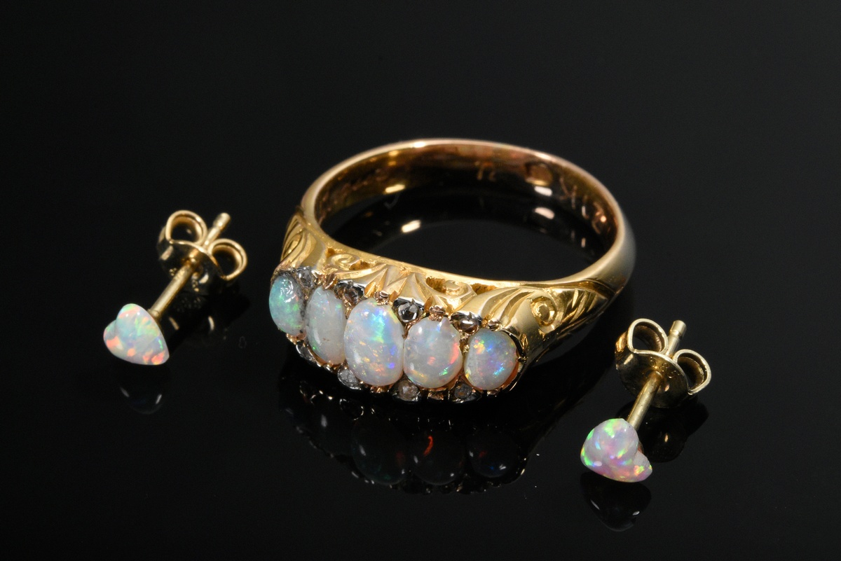3 Teile Opalschmuck: gravierter Gelbgold 875 Ring mit Opalcabochons und kleinen Diamantrosen, um 19